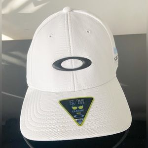 Oakley cap